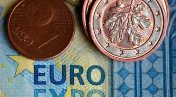 اليورو يهبط مجددًا منتصف تعاملات الأحد في البنوك المصرية